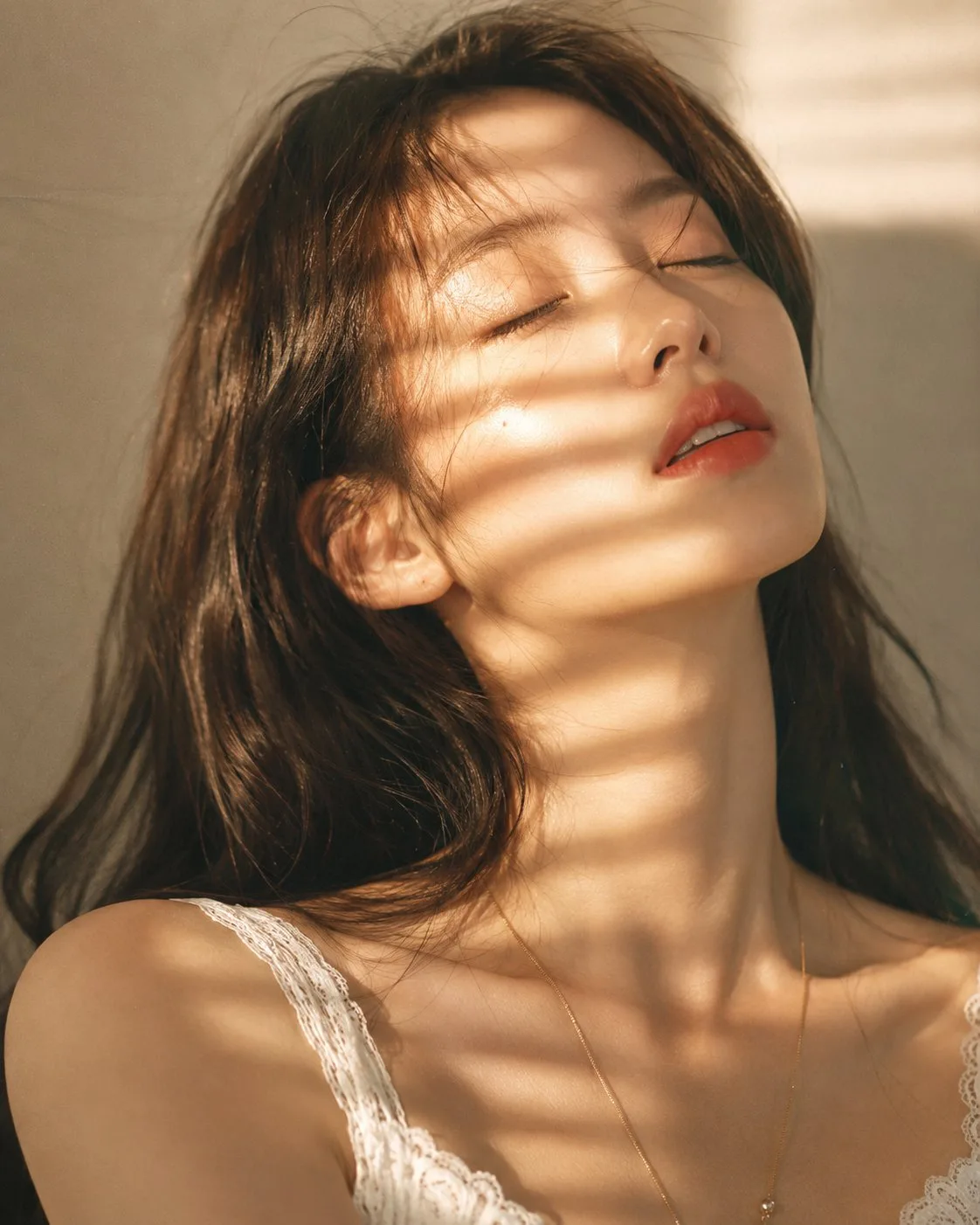 Korean fashion magazine style morning blind portrait — After