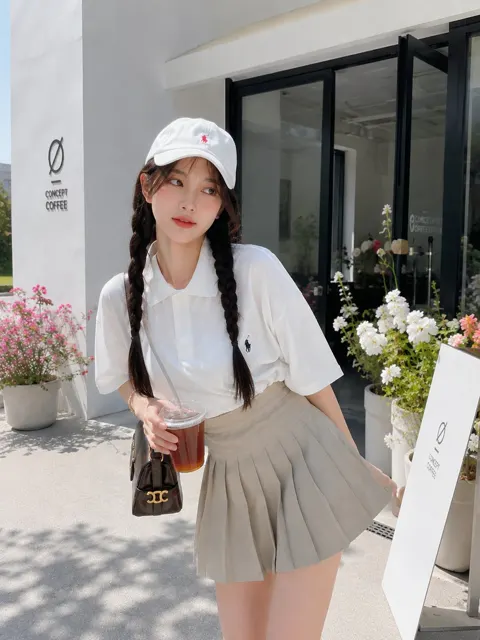 Japanese woman cafe lifestyle portrait korean fashion