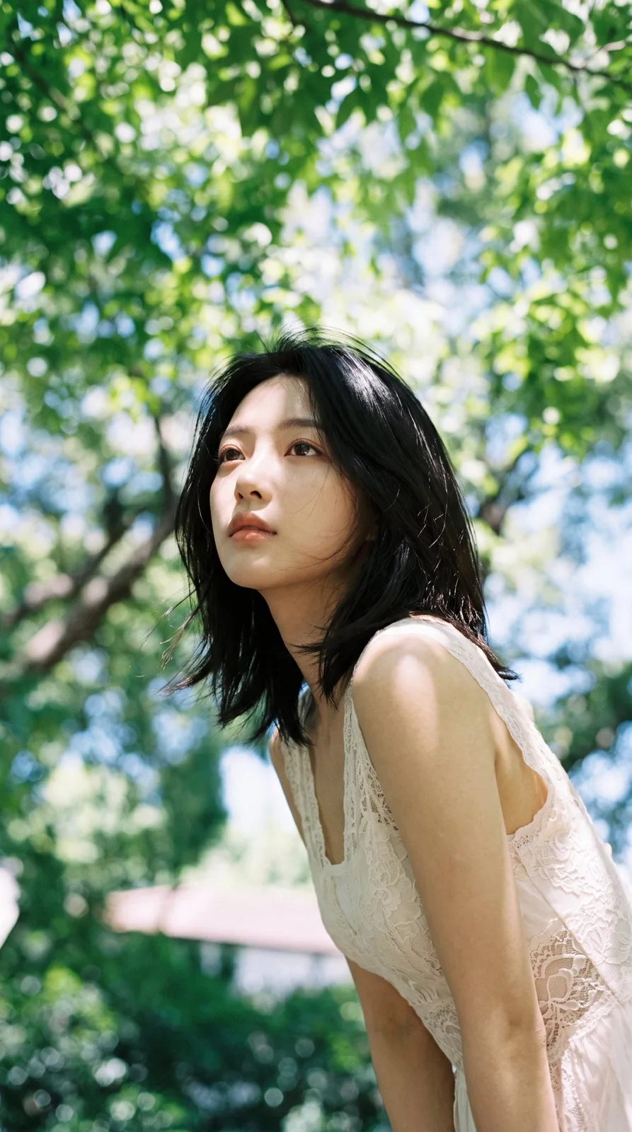 Realistic vertical portrait woman under trees white dress — Sonra