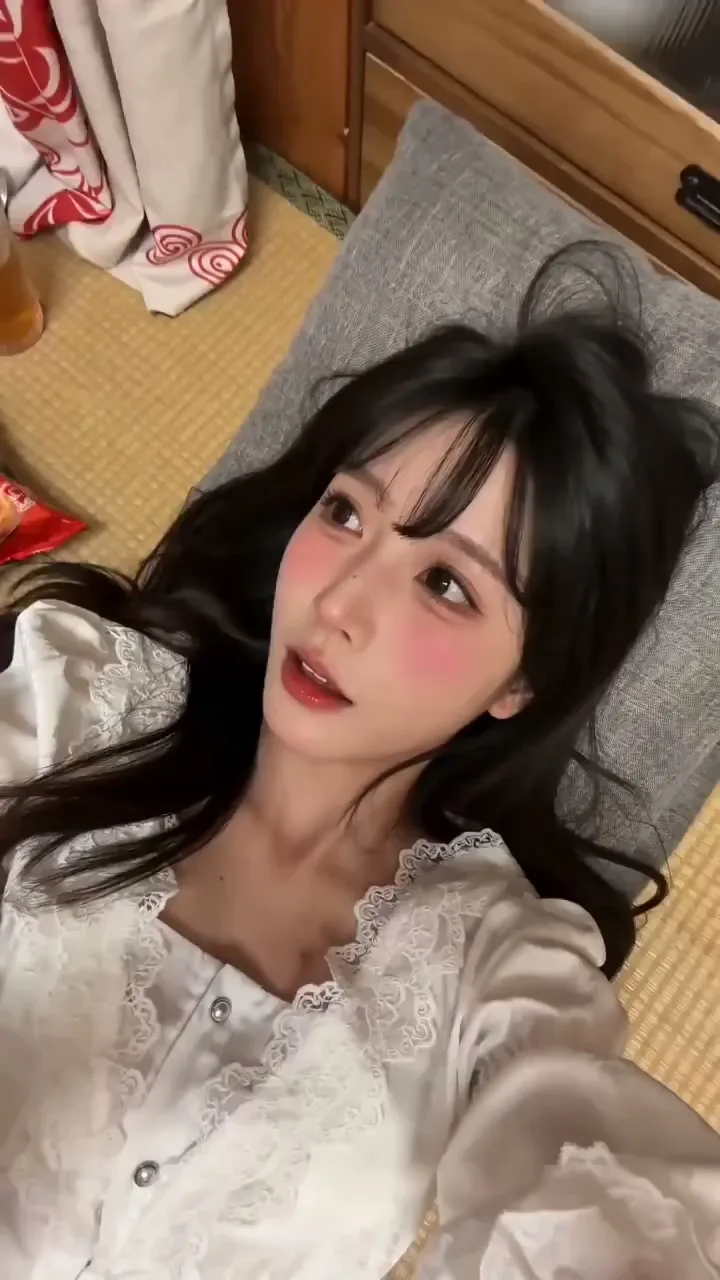 Drunk coser selfie tatami — Sonra