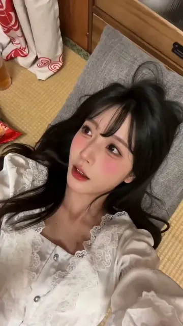 Drunk coser selfie tatami