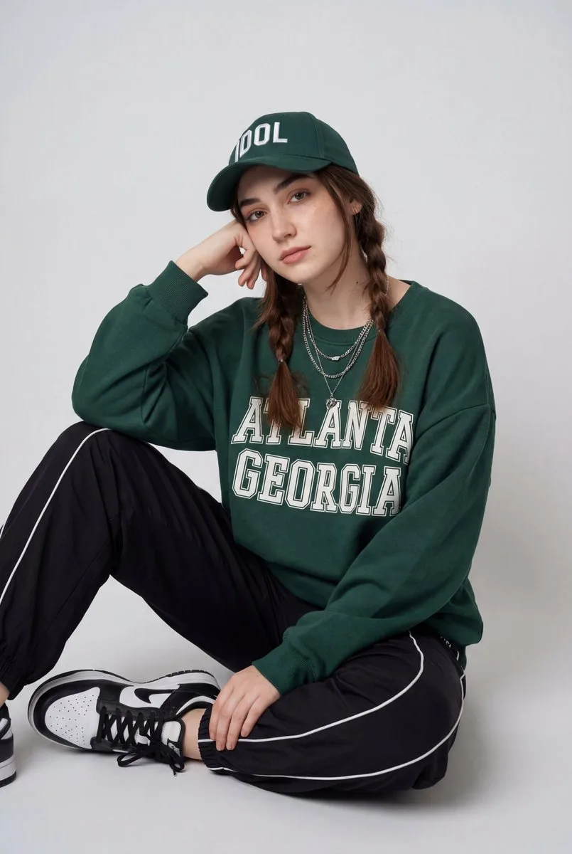 Relaxed streetwear portrait — Sonra