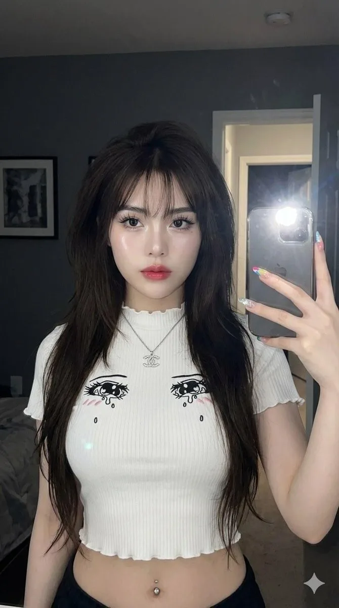 Dark room flash cool girl — Sonra