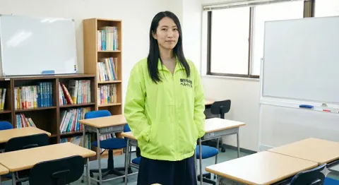 Eva asuka cram school manager