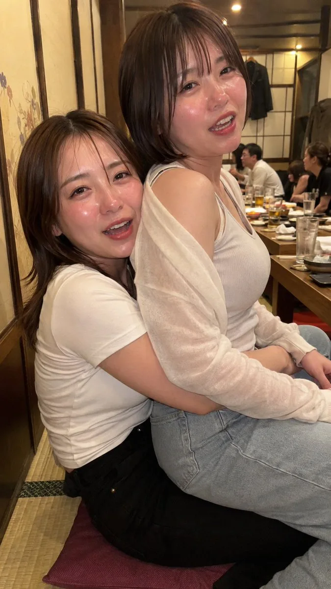 Izakaya drunk women tatami snapshot — Sonra