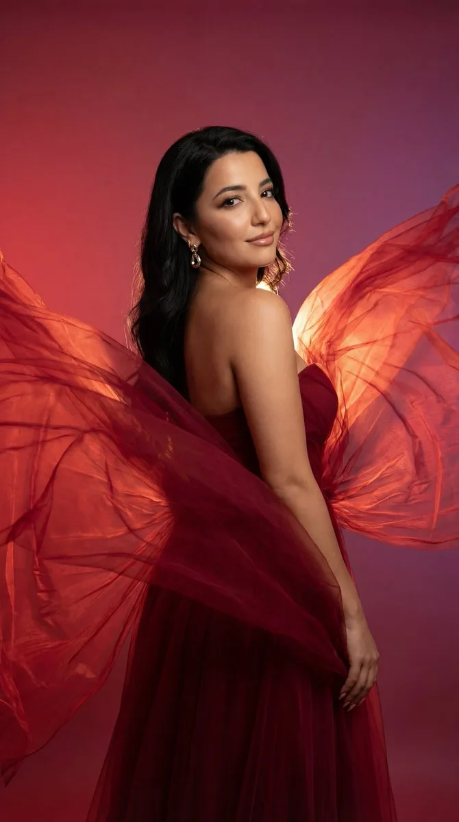 Crimson wings haute couture — Sonra