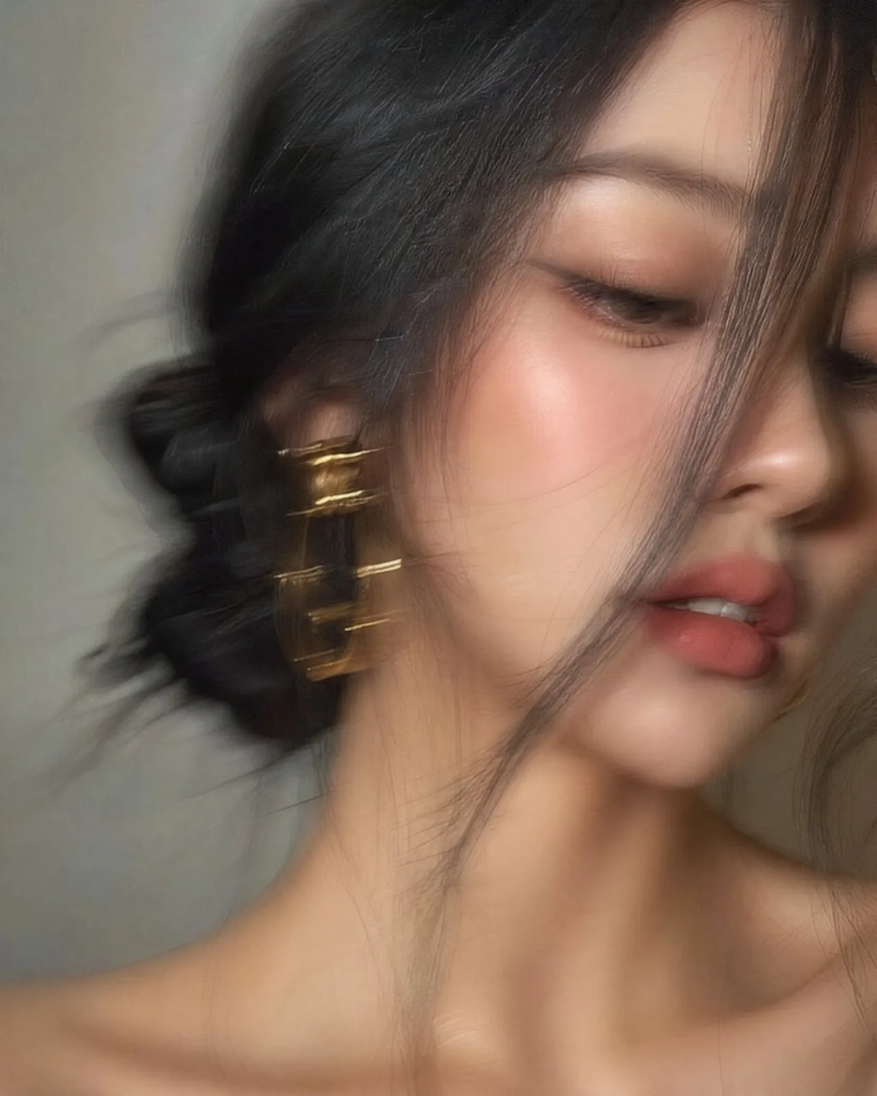 Artistic portrait motion blur long exposure woman close up — Sonra