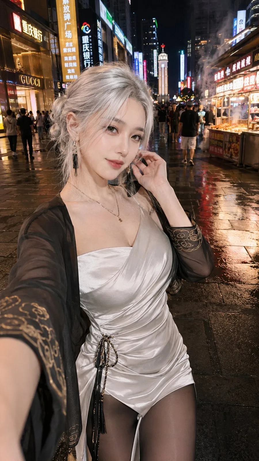 Chongqing jiefangbei night street snap silver hair fashion — Sonra