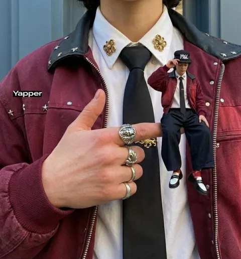 Miniature fashion on fingertip