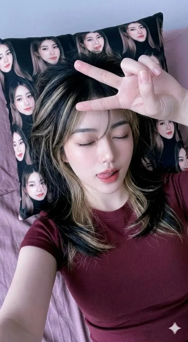 Pure desire hd bed selfie — Sonra
