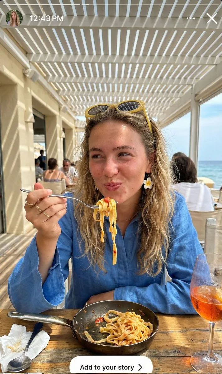 Sunny mediterranean pasta moment — Sonra