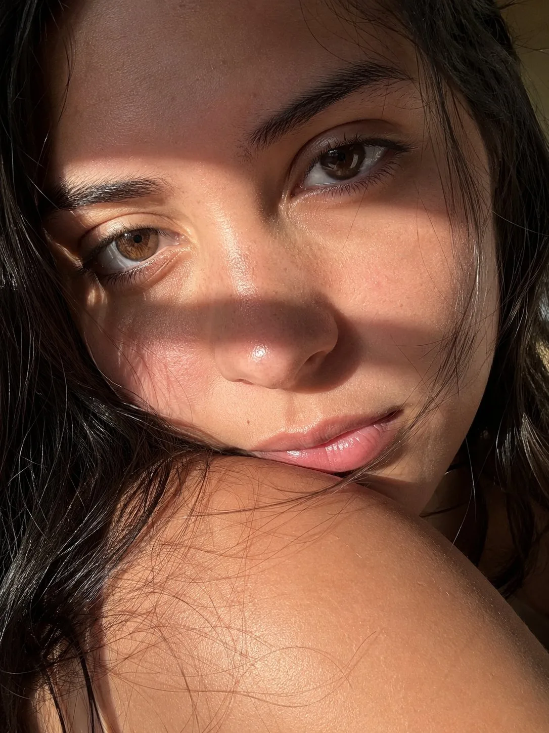 Iphone 17 pro hyper realistic intimate portrait close up — Sonra