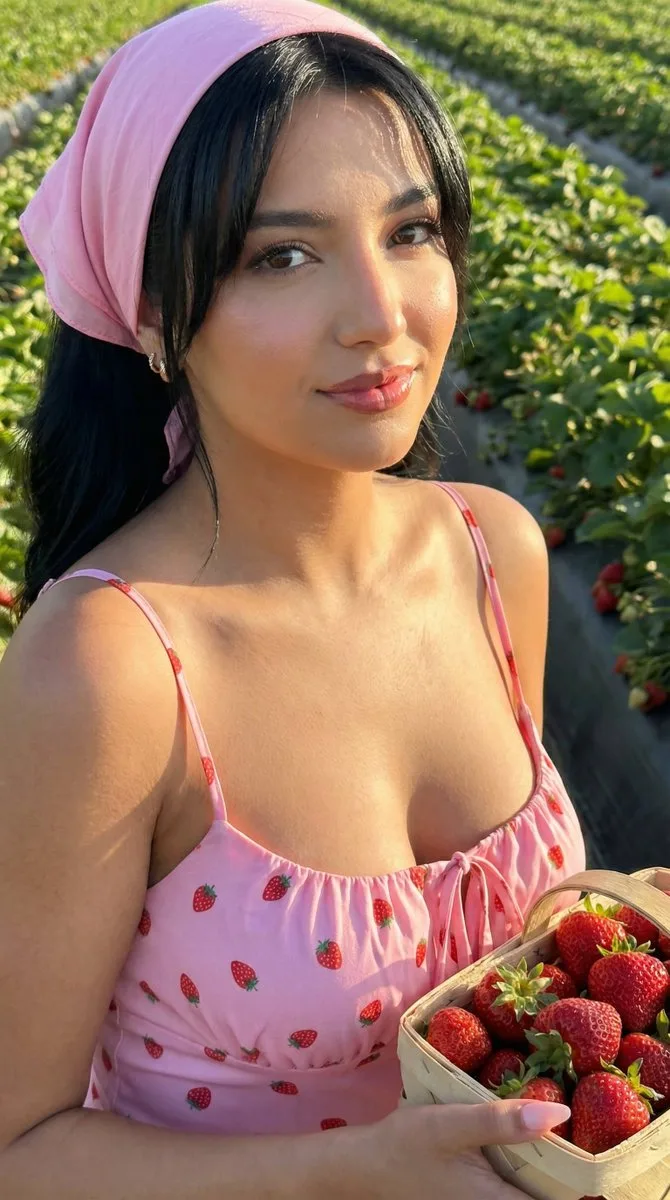 Strawberry field red lips — Sonra