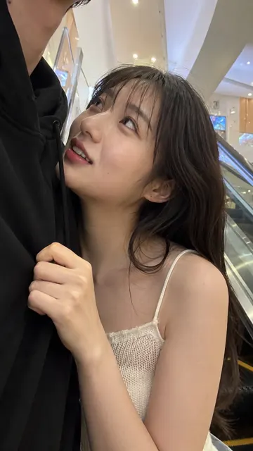Korean couple mall escalator realistic instagram selfie