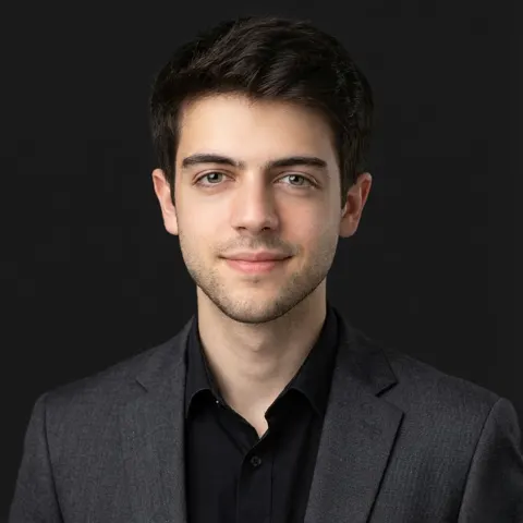 Professional Studio Portrait: Smart Casual Prompt