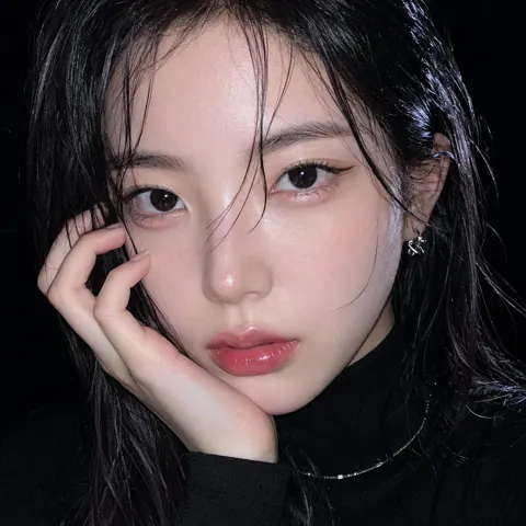 Korean style cool pink paraxial flash close up portrait