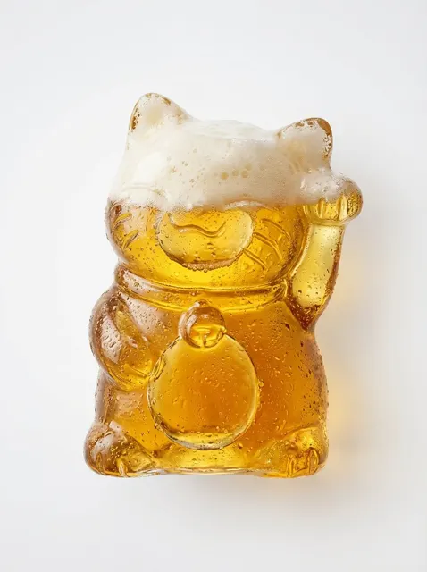 Minimalist floating cola amulet