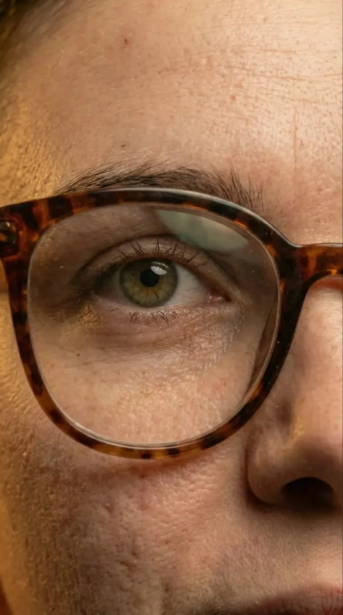 Hyper realistic vintage glasses girl — Sonra