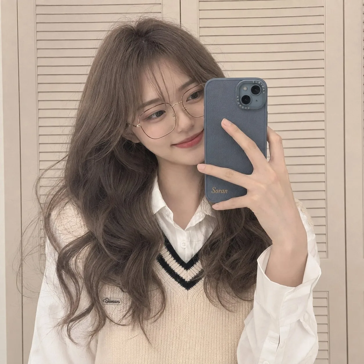 East asian female academy style mirror selfie — Sonra