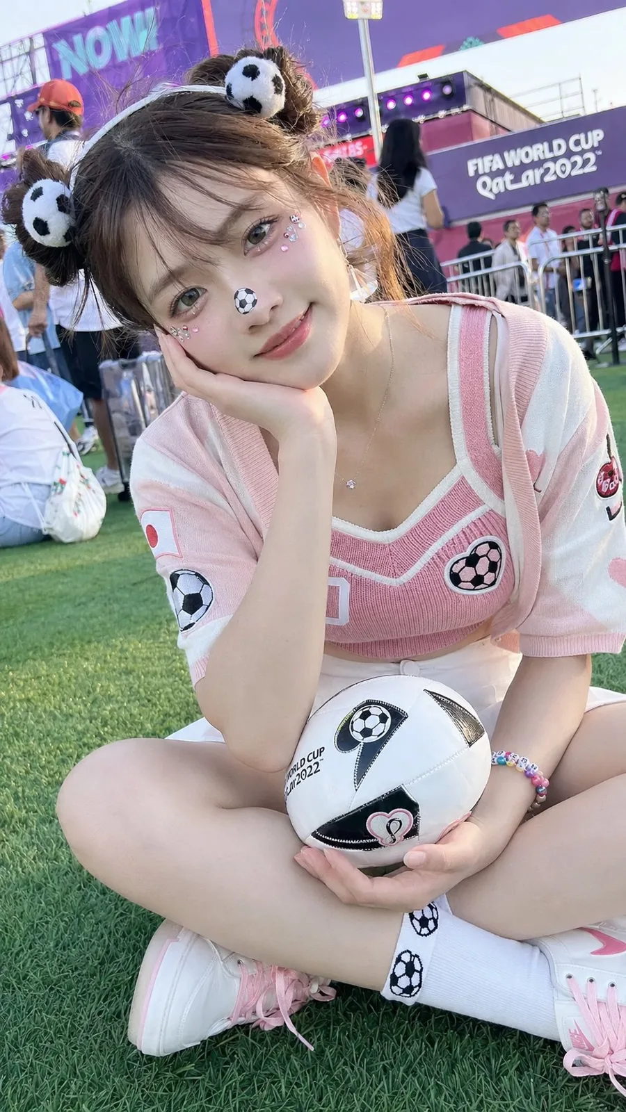 Realistic world cup sweet football babe portrait — Sonra