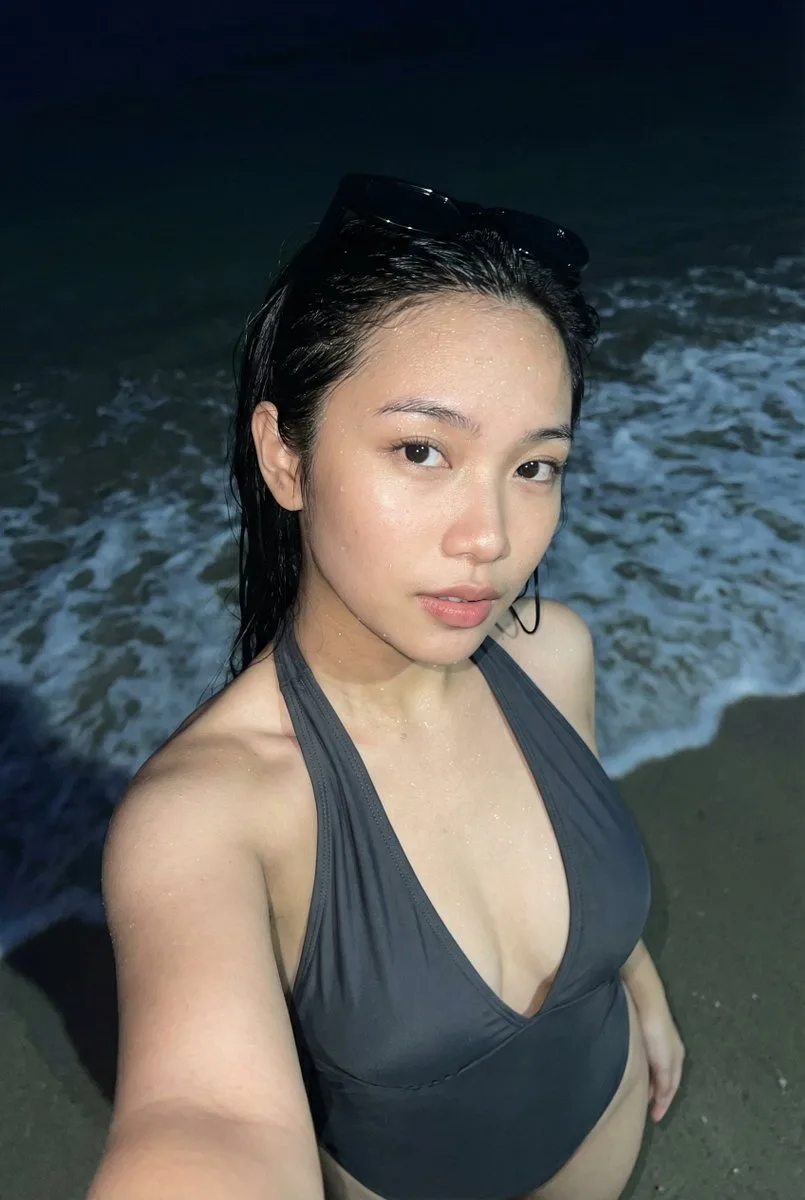 Midnight beach flash wet gaze — Sonra