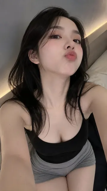 Cool white skin taiwanese girl duck pout selfie