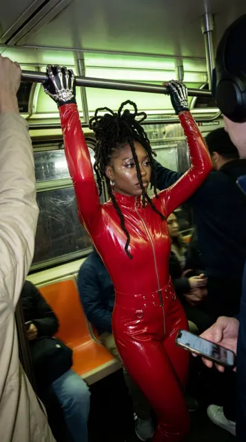 Subway flash red latex avant garde