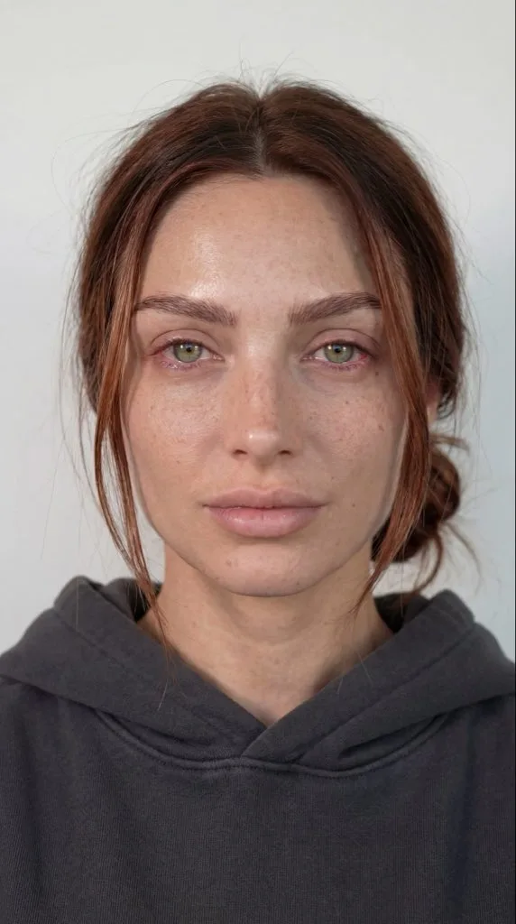 Green eyes realistic portrait — Sonra