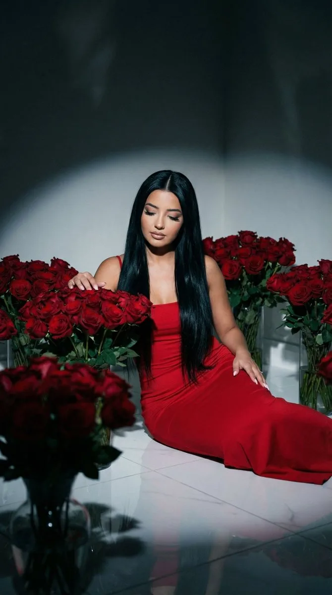 Dark rose red dress beauty — Sonra
