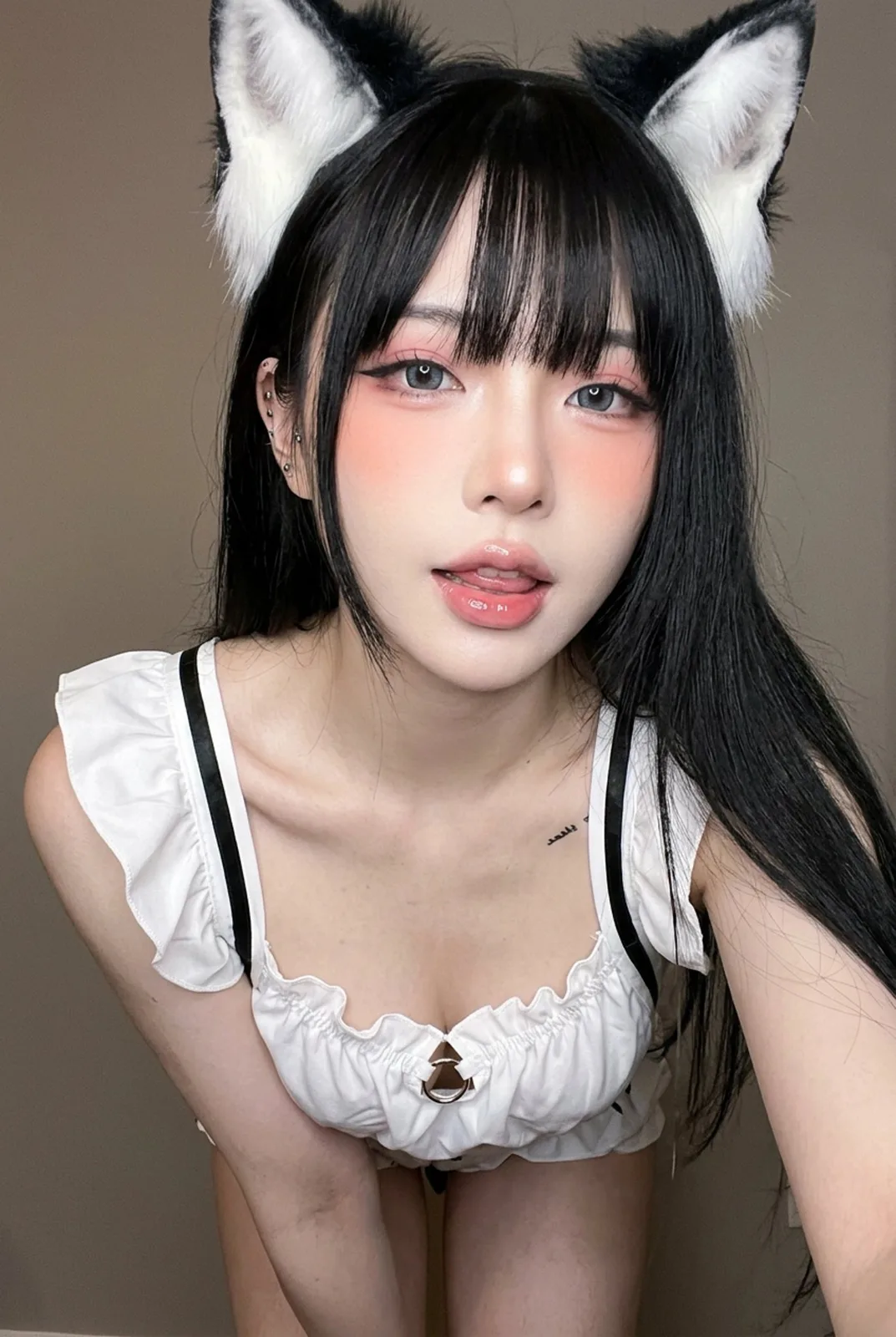 Black white animal ear maid selfie — Sonra