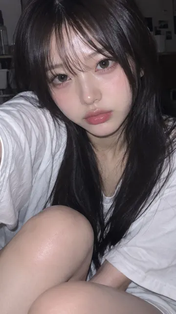 Dark bedroom white tshirt japanese woman flash selfie