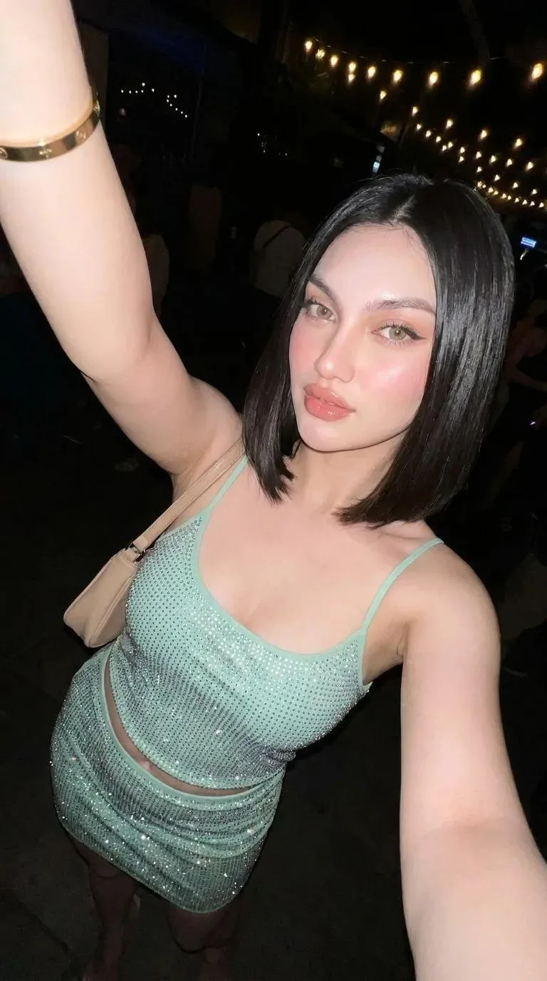 Ultra realistic smartphone selfie y2k fashion beauty — After