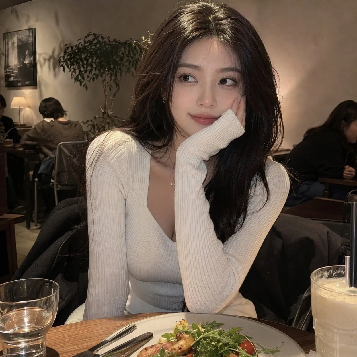 Warm cafe lifestyle woman portrait — Sonra