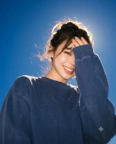 Early 2000s ccd dream lens motion blur portrait