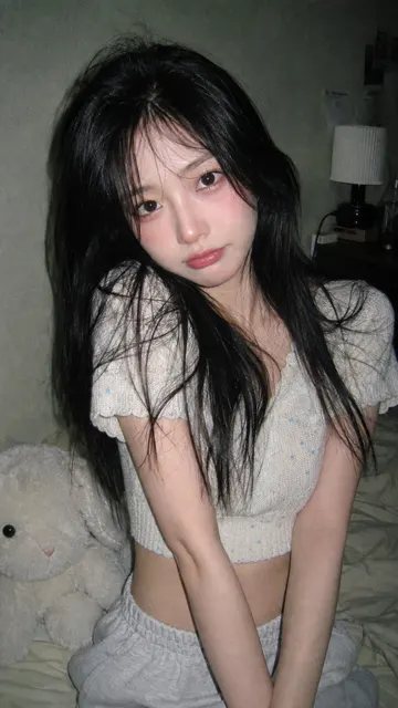 Korean style girlfriend bedroom ccd flash snapshot