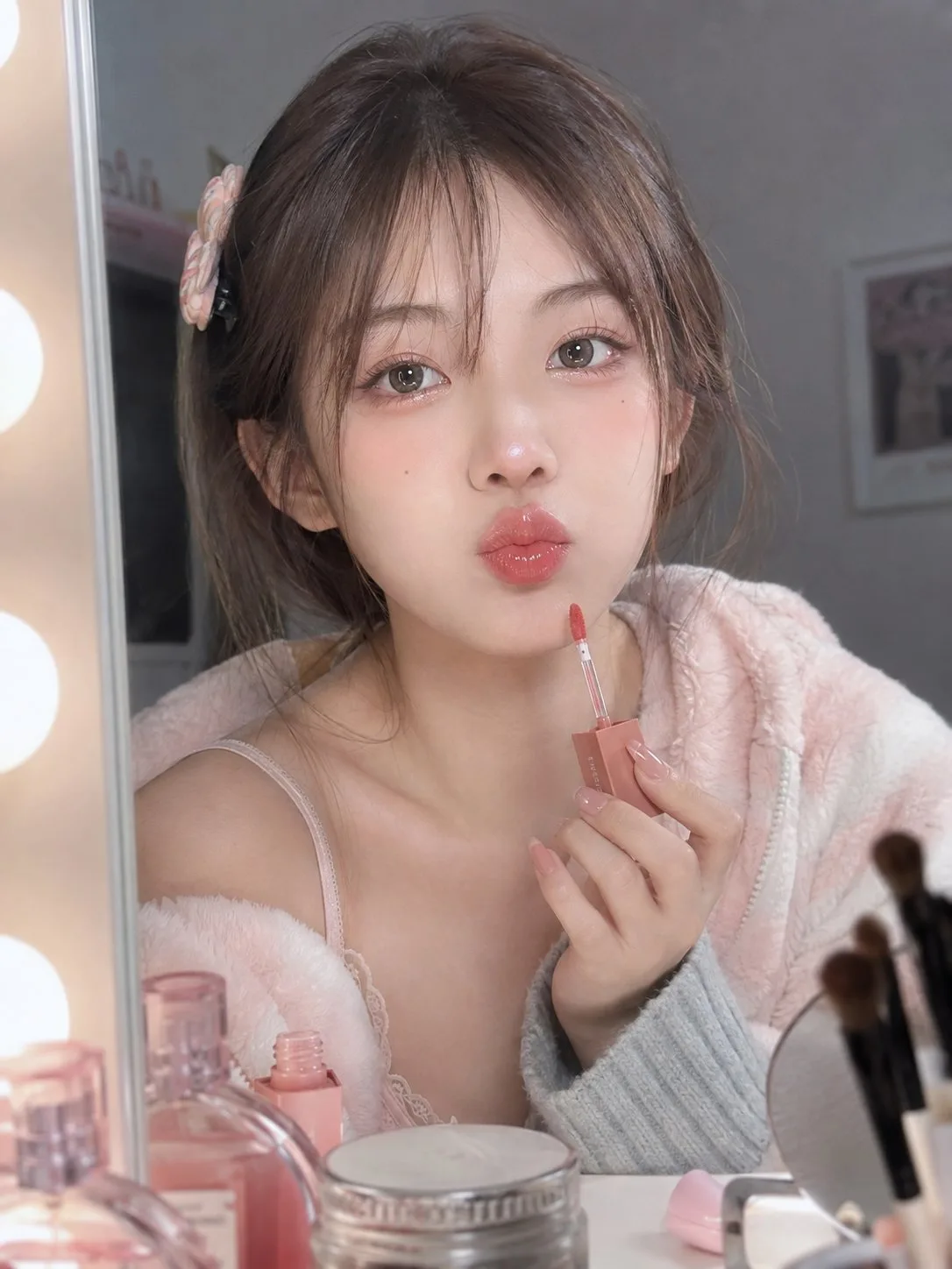 Ring light coral pink makeup photography — Sonra
