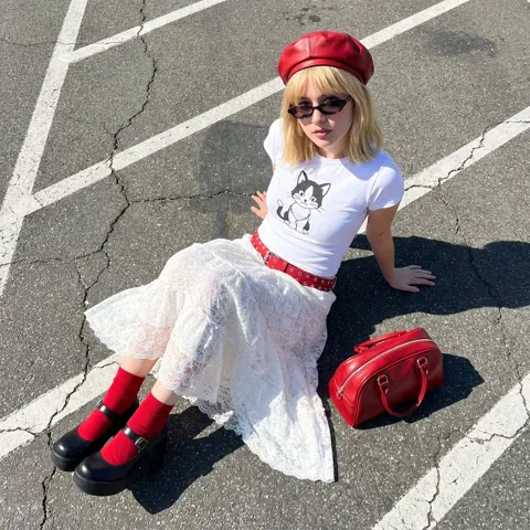 Red beret blonde street fashion