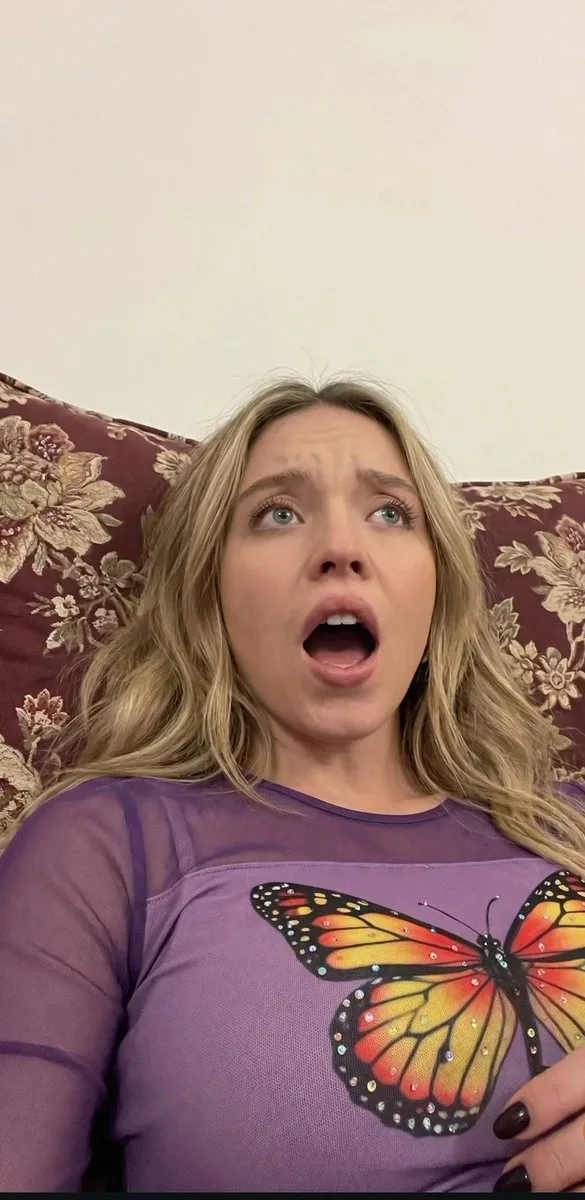 Dramatic low angle surprised blonde — Sonra