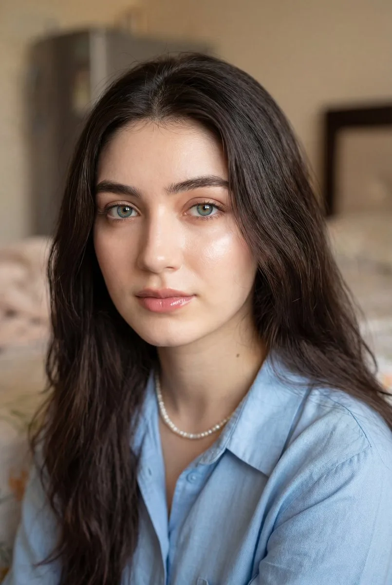 Window blue eyed girl — Sonra