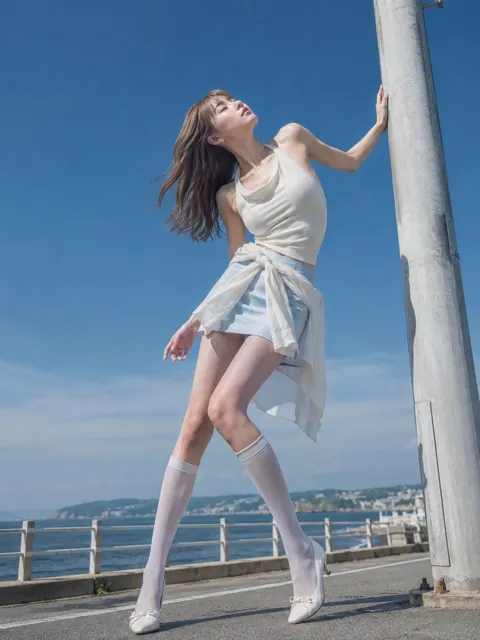 Summer sea breeze fashion portrait