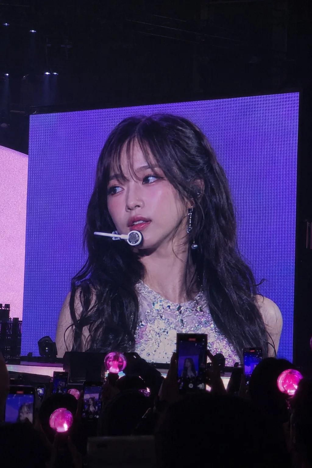K pop concert jumbotron live feed — Sonra