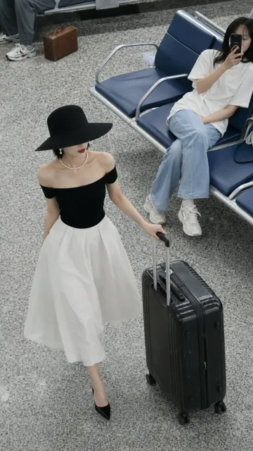 Airport waiting hall fashion woman high angle street snap