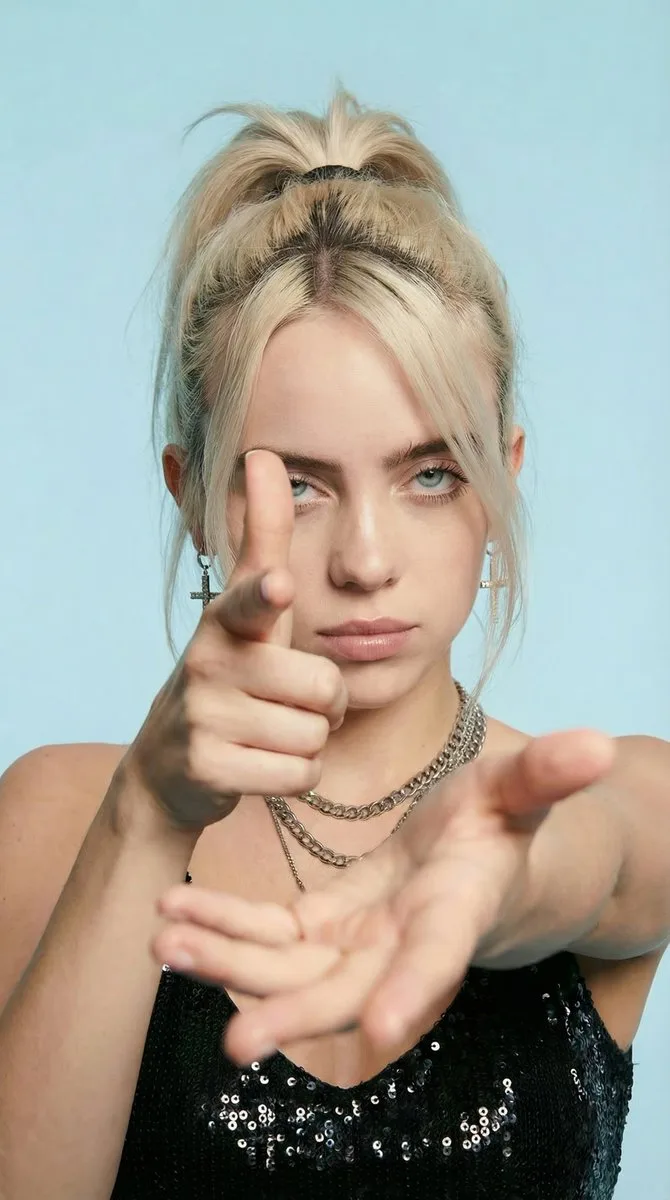 Extreme perspective gun gesture close up — Sonra