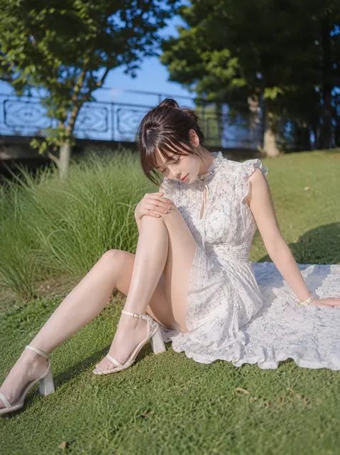 Elegant japanese woman ivory dress park lawn