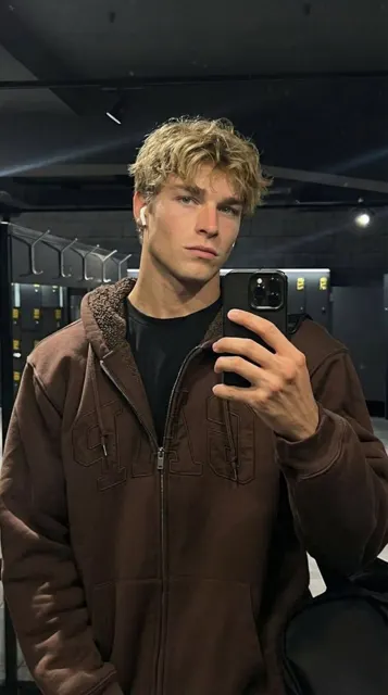 Gym mirror blonde man