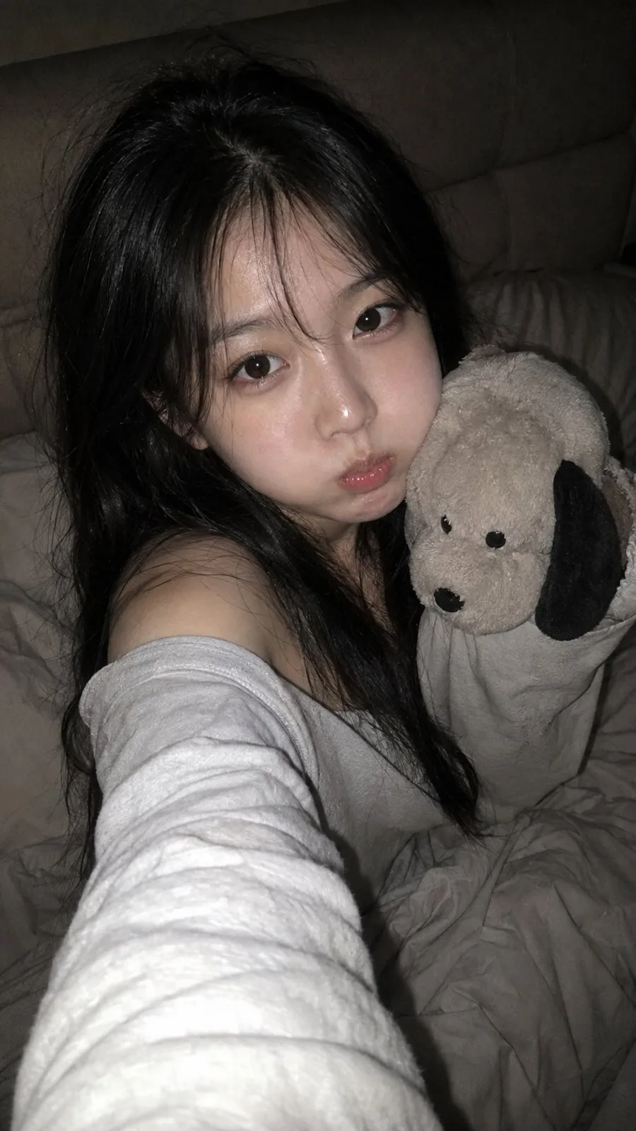 Ccd camera korean girlfriend style midnight bedroom selfie — Sonra