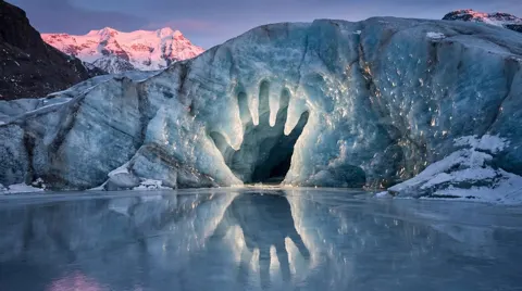 Natural star shaped cave wonder