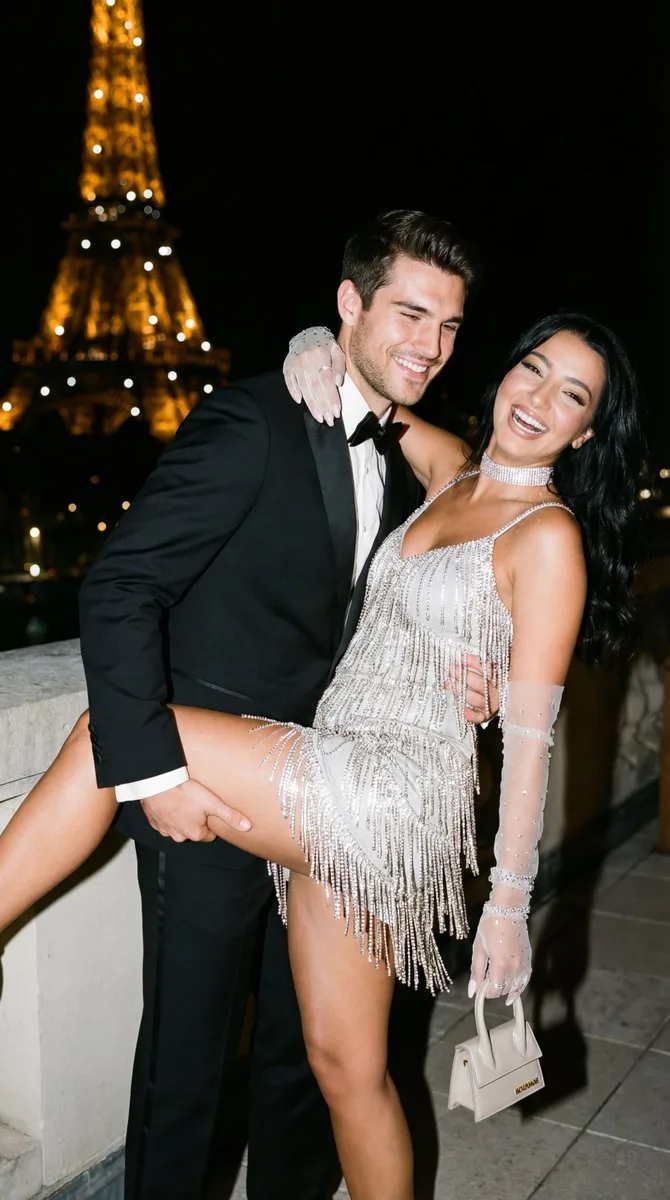 Paris tower night couple flash — After