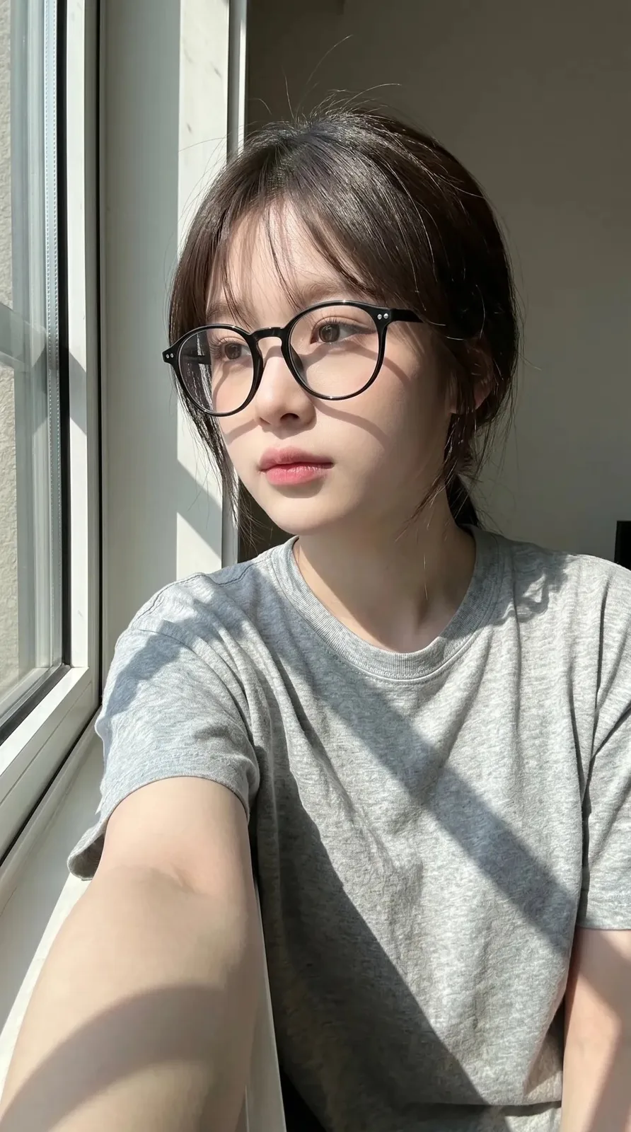 Realistic smartphone selfie portrait east asian woman window light — Sonra