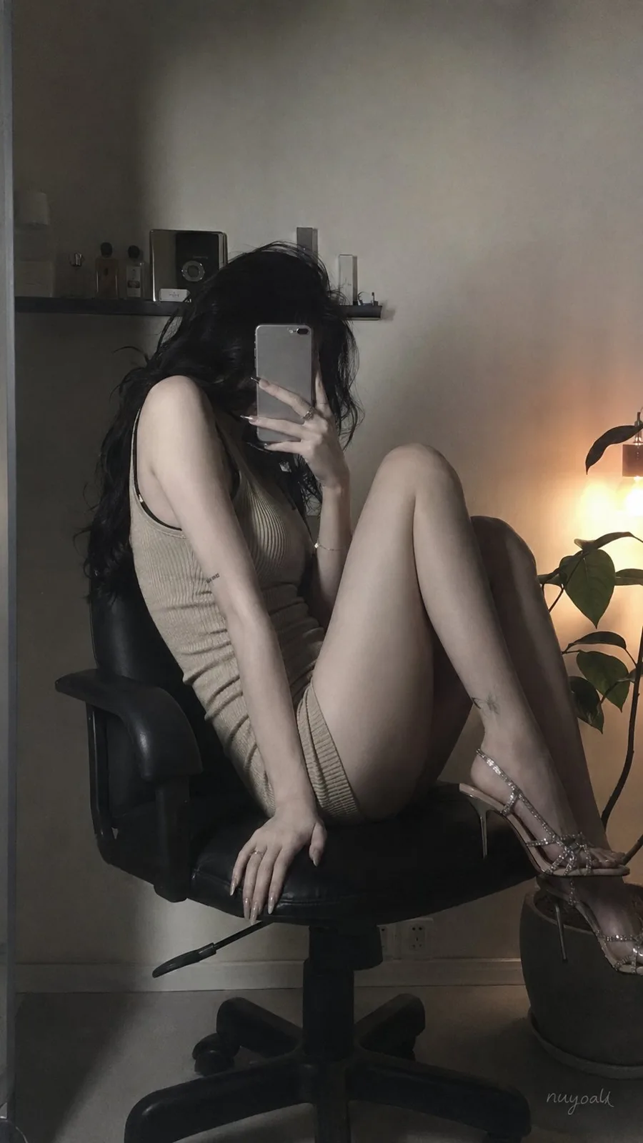 Home mirror selfie korean style lazy pose — After